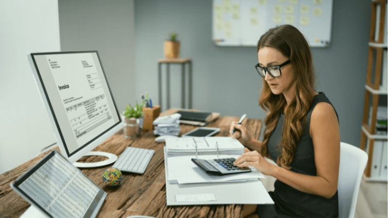 ตัวอย่างแผนกบัญชีและการเงิน ภาพประกอบระบบ ERP และแผนกบัญชี